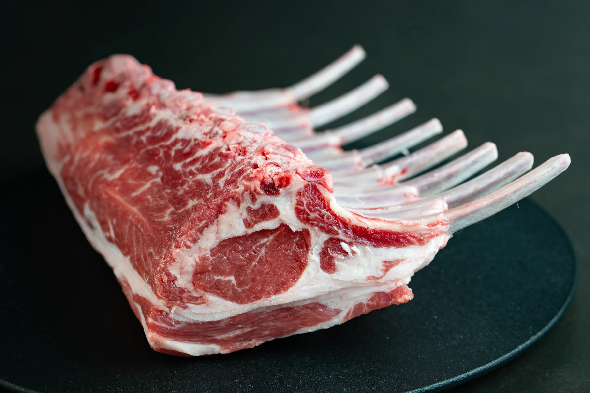 生ラムフレンチラック8rib/背脂トリミング8本分/780g以上　7月29日(水)入荷予定