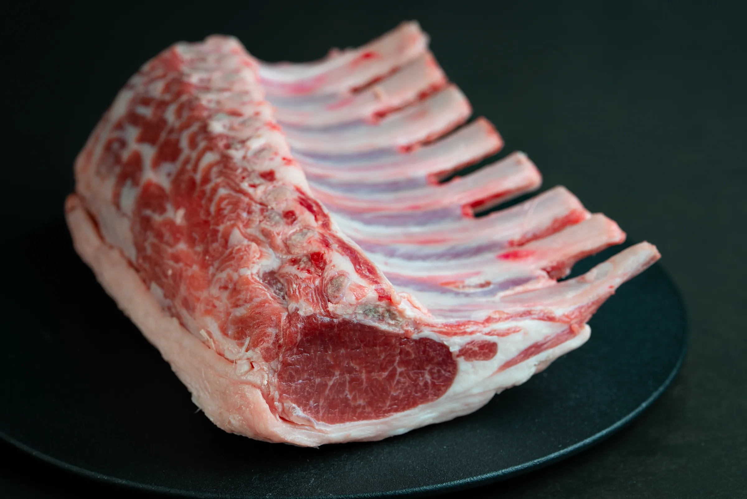 生ラムフレンチラック8rib/背脂付8本分/980g以上　7月29日(水)入荷予定