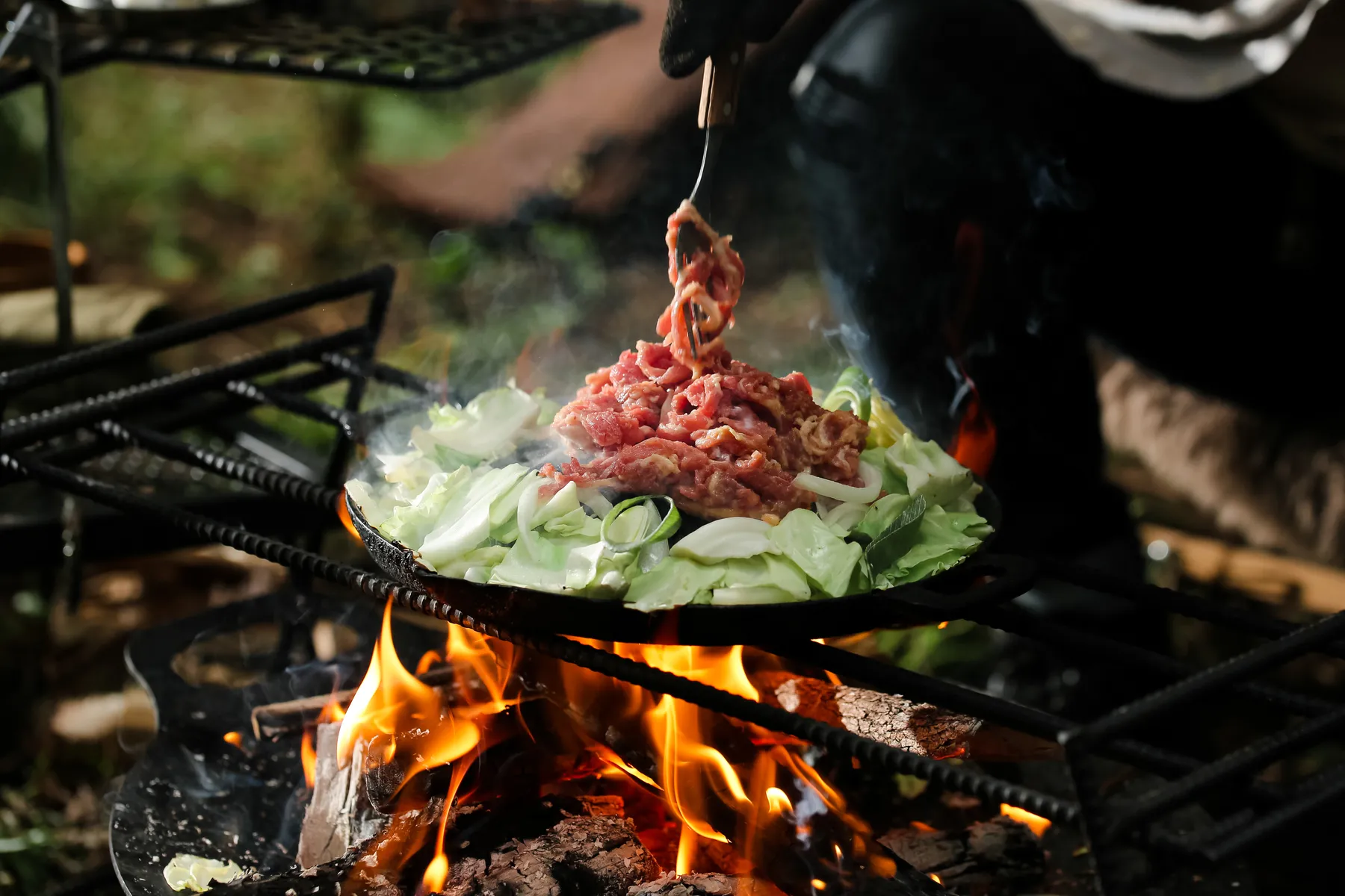 地元で60年以上愛されてきた、<br>味噌味の羊焼き肉「義経焼」。