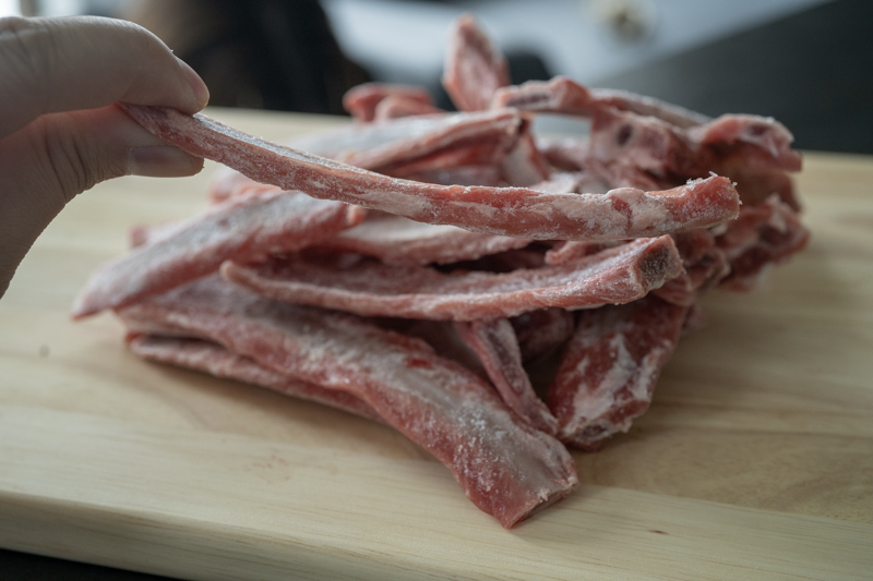 【ラム肩ばらの骨400g】チャック付き袋　