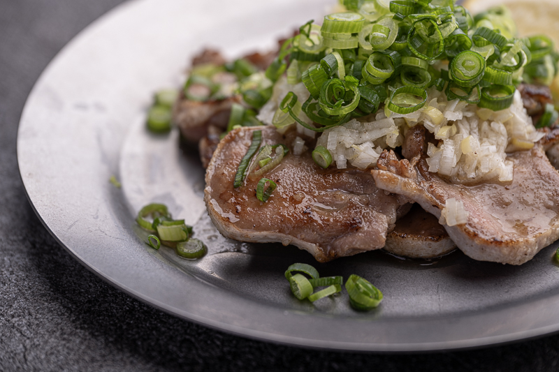 「ラムタンスライス/皮付き/冷凍真空パック」